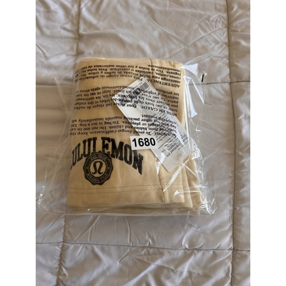 New Lululemon Scuba Oversized MR Short 7" Graphic Women's Size XL Buttercream - Picture 13 of 13